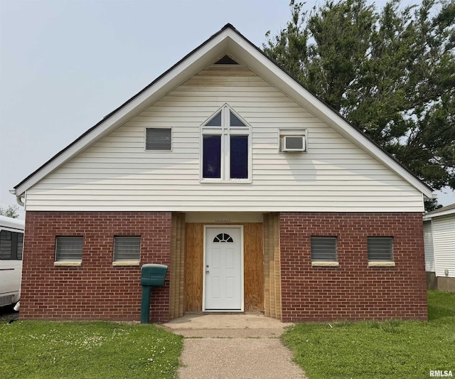 532 8th Ave S, Clinton, IA 52732 - view of front of home featuring brick siding
