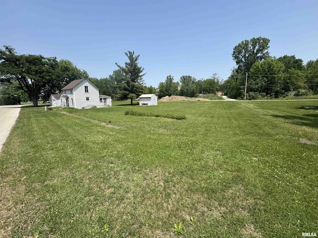 619 Green River St, Colona, IL 61241 - view of green lawn