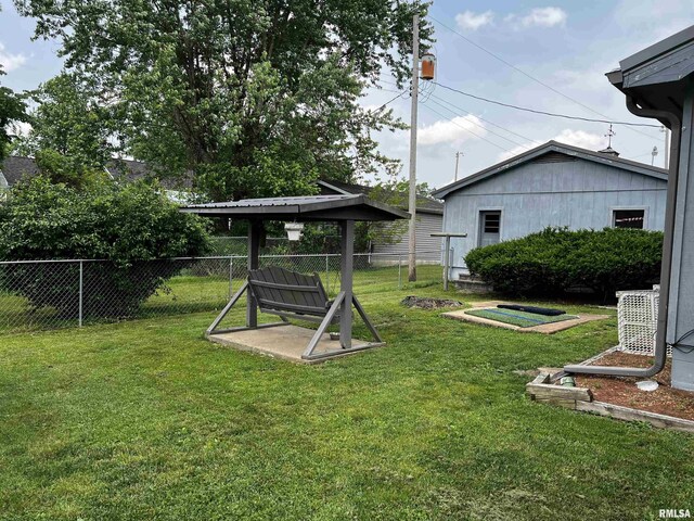 1210 Peterson Ave, Johnston City, IL 62951 - view of yard