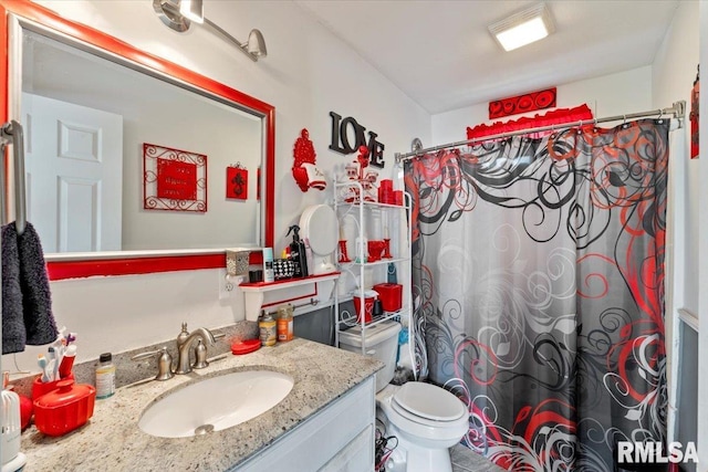 3110 N Pine St, Davenport, IA 52806 - full bath with toilet, vanity, and a shower with curtain