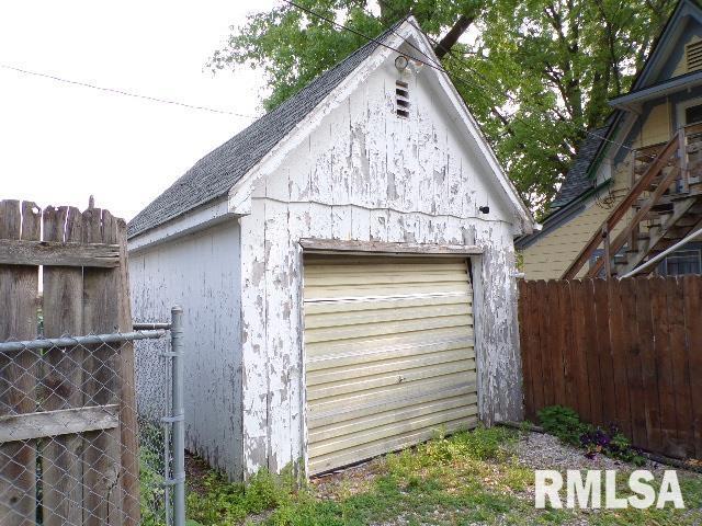 1522 Brady St, Davenport, IA 52803 - view of garage
