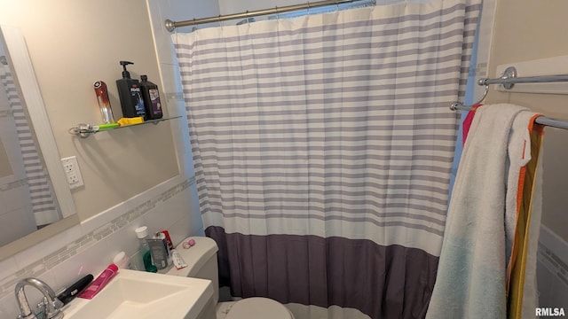 1522 Brady St, Davenport, IA 52803 - full bathroom with toilet, curtained shower, tasteful backsplash, and vanity