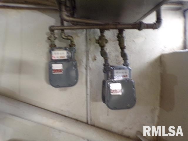 1522 Brady St, Davenport, IA 52803 - utilities with gas meter