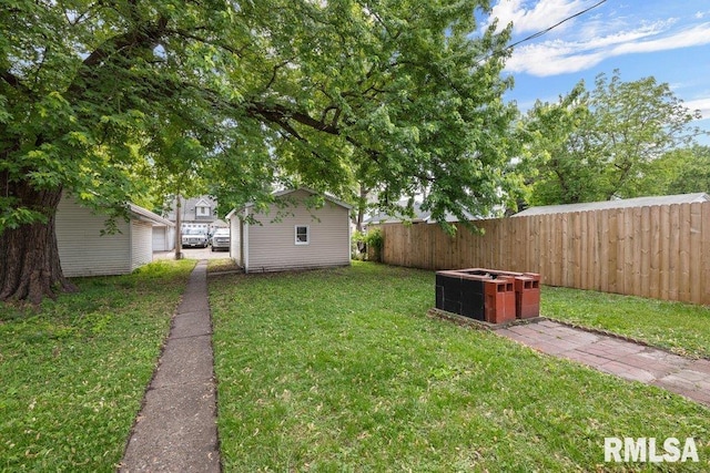 2025 W 3rd St, Davenport, IA 52802 - view of yard