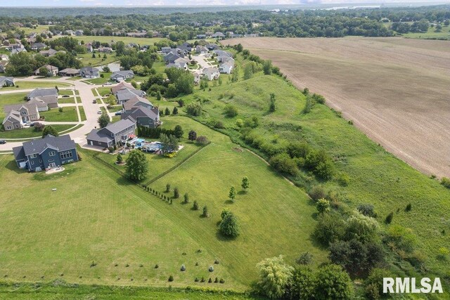 26 Blackstone Cir, Le Claire, IA 52753