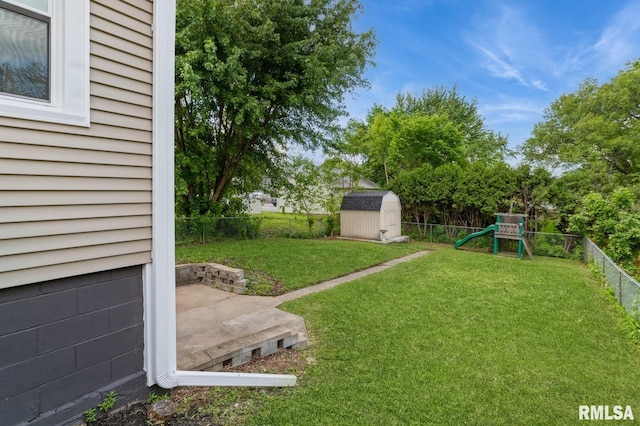 2320 E High St, Davenport, IA 52803 - view of yard featuring a playground