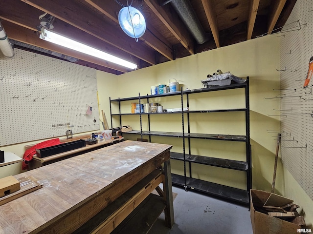2120 Fareway Dr, Muscatine, IA 52761 - below grade area with a workshop area