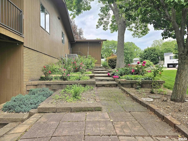 2120 Fareway Dr, Muscatine, IA 52761 - view of yard