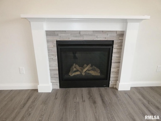 11401 N Joseph St, Dunlap, IL 61525 - detailed view of wood finished floors and a glass covered fireplace