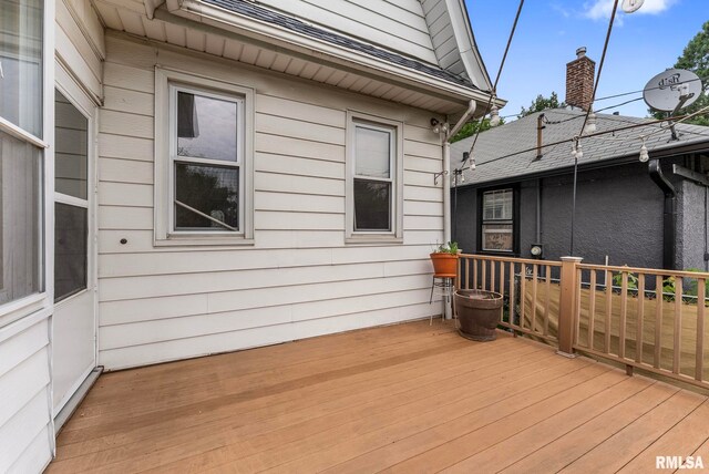 2723 Iowa St, Davenport, IA 52803 - view of wooden terrace