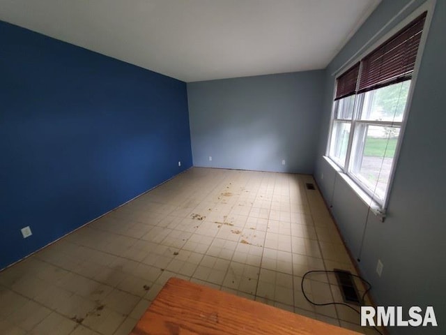 204 Sunnyview Dr, Galesburg, IL 61401 - photo 6