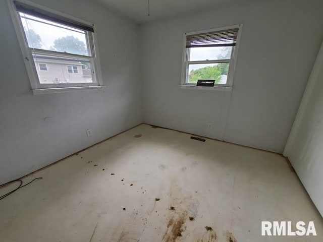 204 Sunnyview Dr, Galesburg, IL 61401 - photo 8