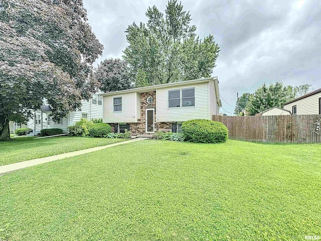 2347 W Lombard St, Davenport, IA 52804 - view of raised ranch