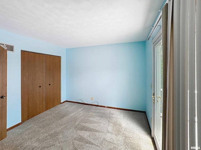 2347 W Lombard St, Davenport, IA 52804 - unfurnished bedroom featuring carpet flooring, baseboards, and a closet