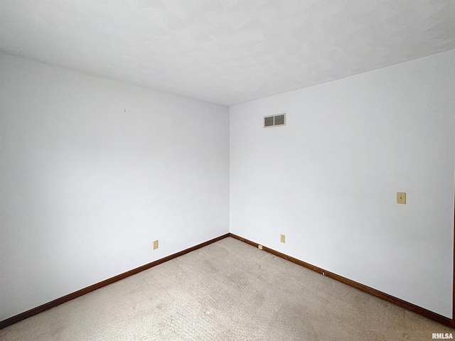 2347 W Lombard St, Davenport, IA 52804 - empty room featuring baseboards and carpet