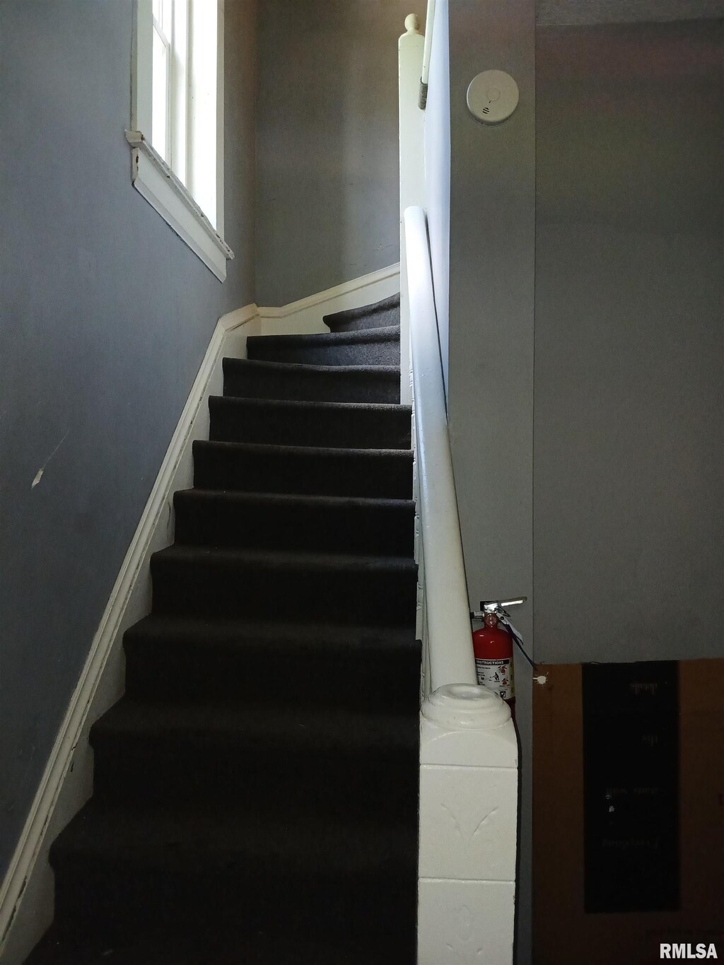 430 E 7th St, Davenport, IA 52803 - view of staircase
