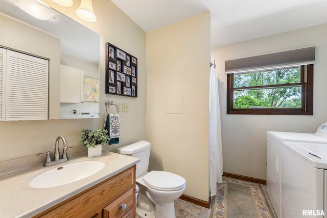 11 Shady Ln, Geneseo, IL 61254 - full bath featuring washer and clothes dryer, toilet, vanity, and baseboards