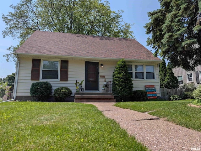 1519 W Columbia Ave, Davenport, IA 52804 - view of front of home featuring a shingled roof and entry steps