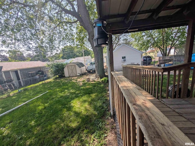 1519 W Columbia Ave, Davenport, IA 52804 - view of yard featuring a deck