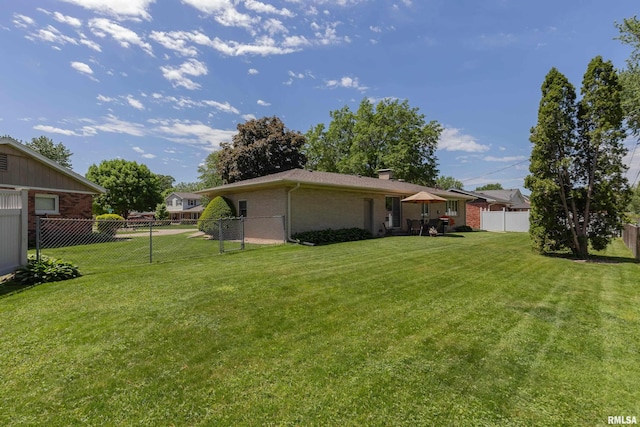 2737 28th Ave, Rock Island, IL 61201 - view of yard