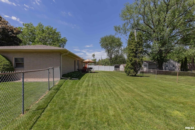 2737 28th Ave, Rock Island, IL 61201 - view of yard