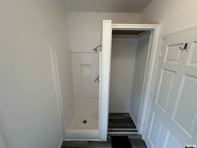 431 N 5th St, Quincy, IL 62301 - bathroom with a shower stall and baseboards