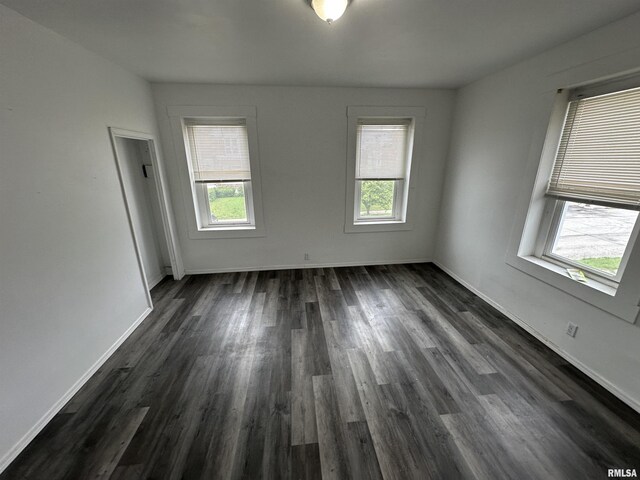 431 N 5th St, Quincy, IL 62301 - spare room with plenty of natural light, dark wood-style floors, and baseboards