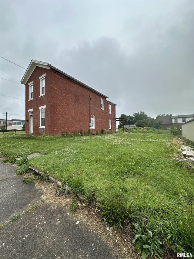 431 N 5th St, Quincy, IL 62301 - view of side of property