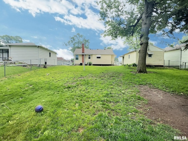 1324 Grandview Dr, Clinton, IA 52732 - view of yard