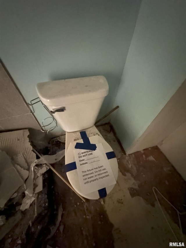 700 Cedar St, Muscatine, IA 52761 - detailed view of toilet