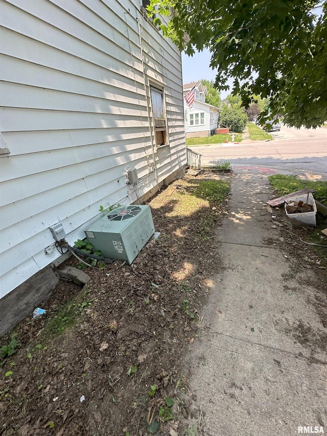 700 Cedar St, Muscatine, IA 52761 - view of home's exterior featuring a cooling unit