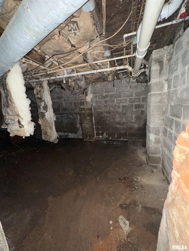 700 Cedar St, Muscatine, IA 52761 - view of unfinished basement