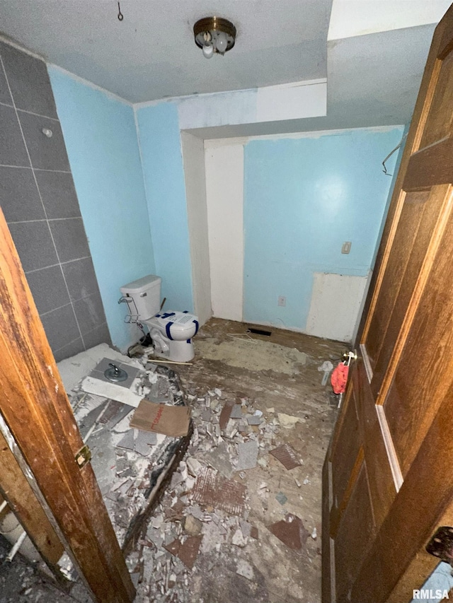 700 Cedar St, Muscatine, IA 52761 - view of bathroom