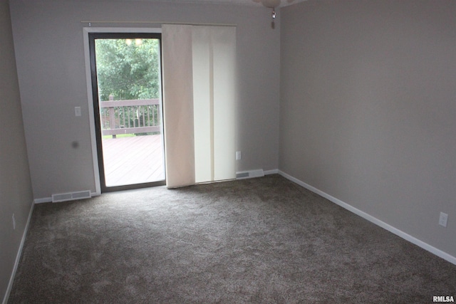 2531 E 51st St Unit 202B, Davenport, IA 52807 - carpeted empty room featuring baseboards