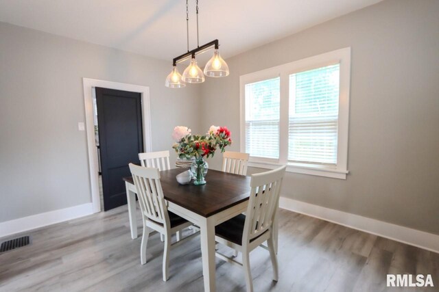 1617 Payson Ave, Quincy, IL 62301 - dining area featuring wood finished floors and baseboards