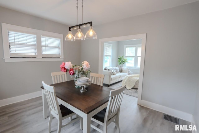 1617 Payson Ave, Quincy, IL 62301 - dining area featuring healthy amount of natural light, baseboards, and light wood-type flooring