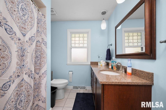 1820 W Hayes St, Davenport, IA 52804 - full bath with vanity and tile patterned floors