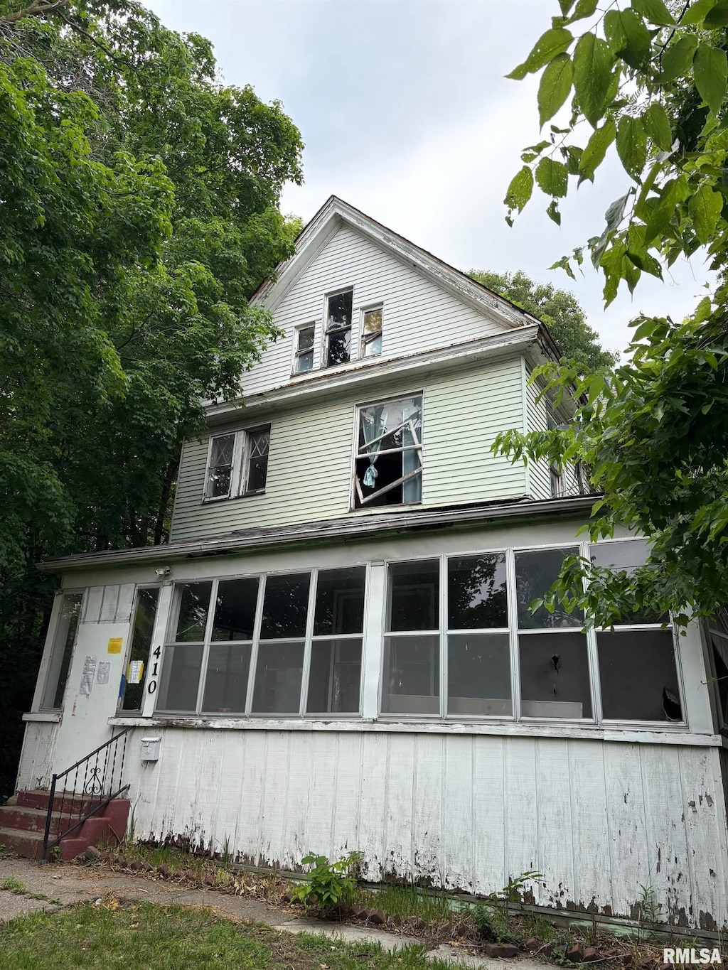 410 W 8th St, Davenport, IA 52803 - photo 1