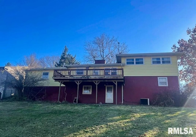 1436 Main Ave, Clinton, IA 52732 - back of house featuring a deck, a lawn, and stucco siding
