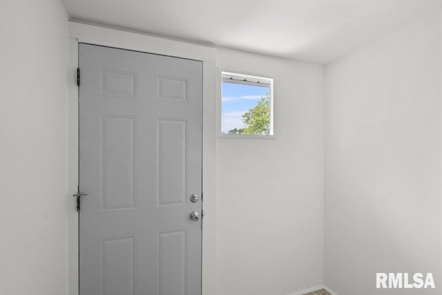 546 21st Ave, Moline, IL 61265 - unfurnished room featuring baseboards