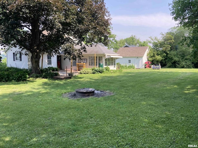 706 N Main St, Port Byron, IL 61275 - view of green lawn