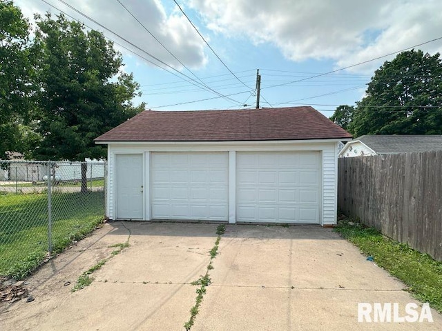 317 9th St, De Witt, IA 52742 - view of detached garage