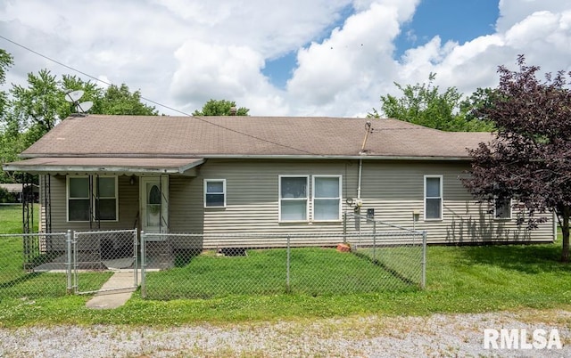 710 S Bentley St, Marion, IL 62959 - view of front facade with a gate and a porch
