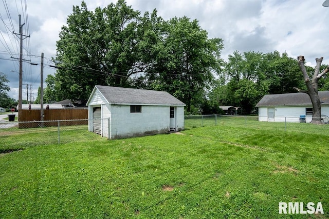 710 S Bentley St, Marion, IL 62959 - view of yard with an outbuilding