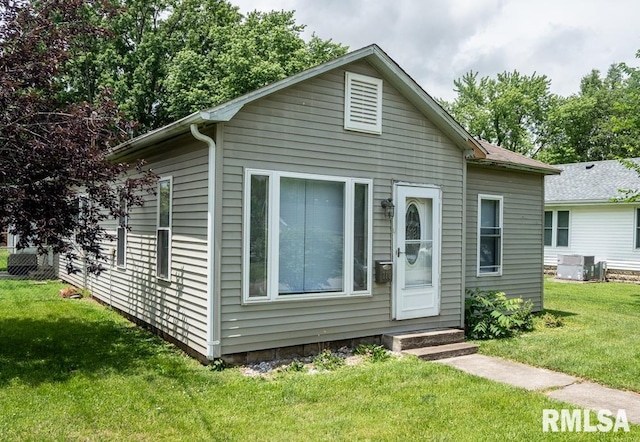 710 S Bentley St, Marion, IL 62959 - bungalow-style home featuring a front lawn, entry steps, and central AC unit