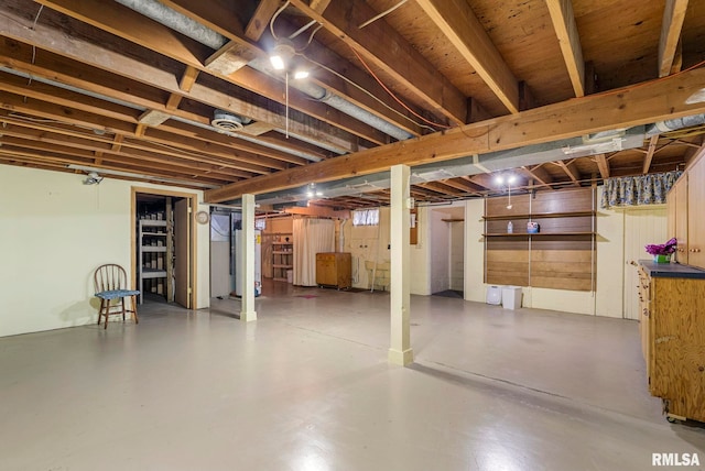 605 SW 5th Ave, Aledo, IL 61231 - unfinished basement with gas water heater