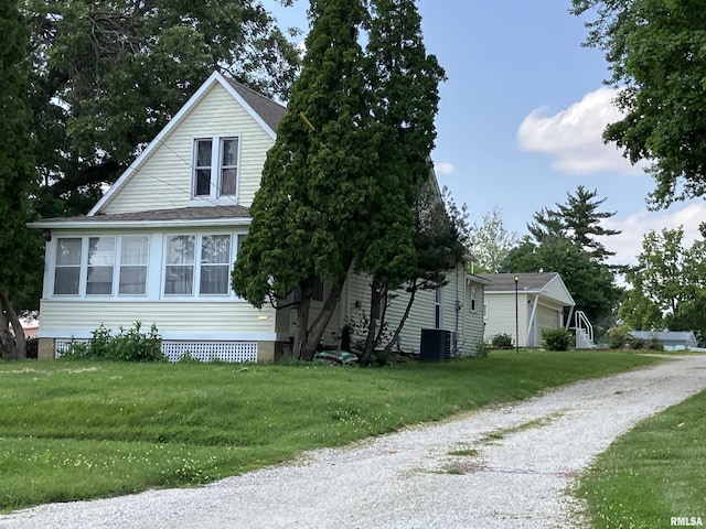 136 W Mill St, Kewanee, IL 61443 - view of front of home with central air condition unit and a front lawn