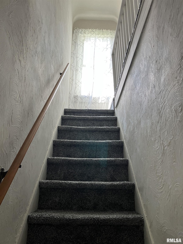 136 W Mill St, Kewanee, IL 61443 - view of stairway