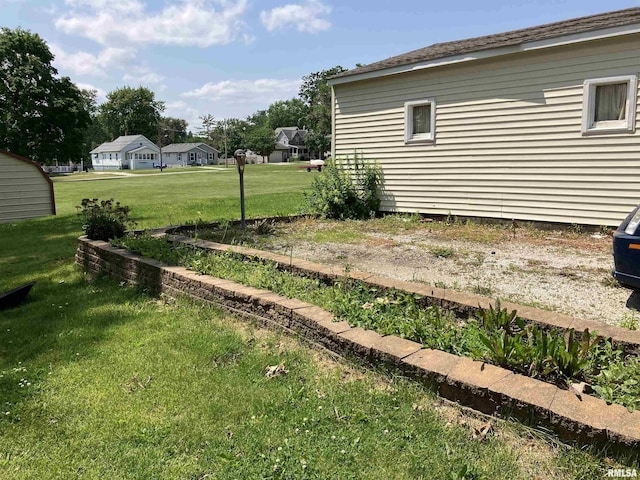 136 W Mill St, Kewanee, IL 61443 - view of grassy yard
