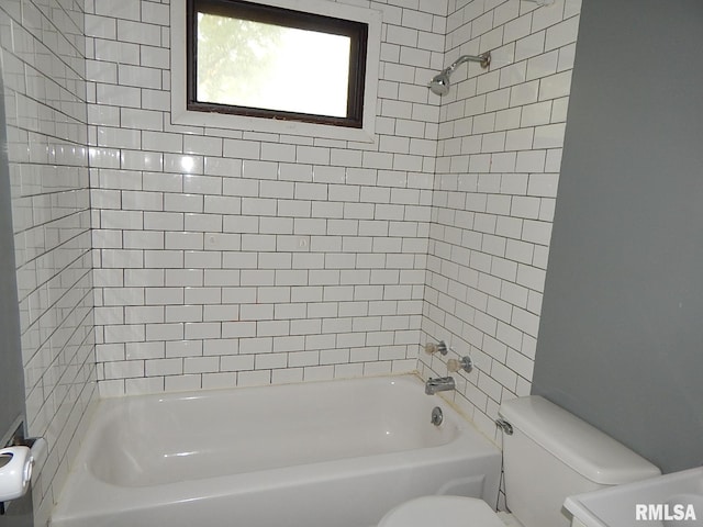 4125 Cresthill Dr, Davenport, IA 52806 - full bathroom with toilet and washtub / shower combination